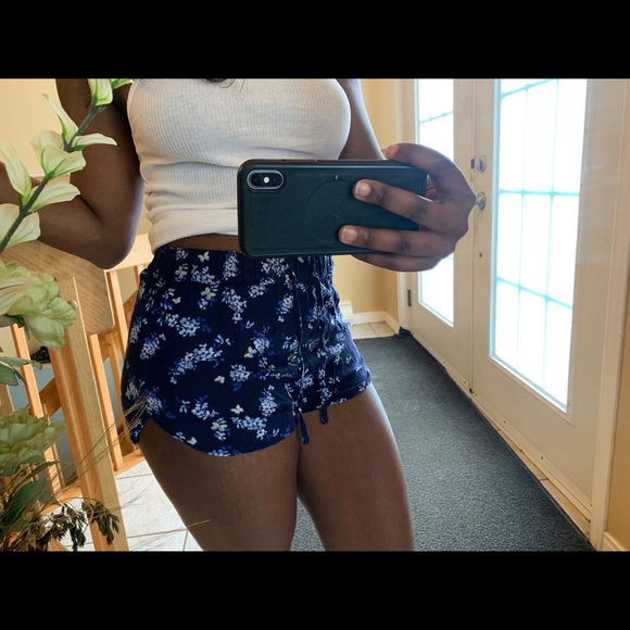 Divided and H&M flowery shorts - Picture 10 of 13